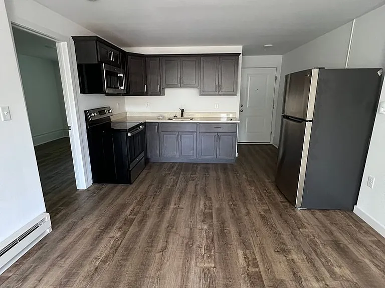 307 Main St — Photo 2