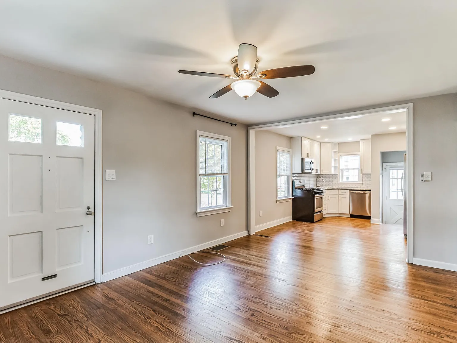 2 bed, 768 sqft, $2,500 — Photo 3