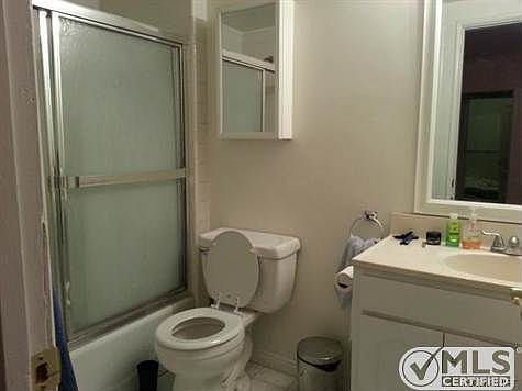 5th image of 851 Griswold Ave