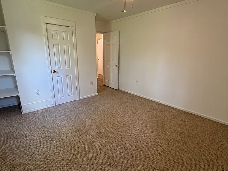 1151 Albany Post Rd — Photo 16