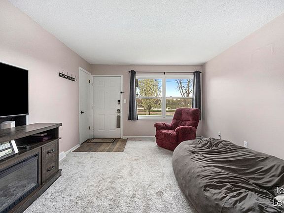 3rd image of 2851 Porter St SW