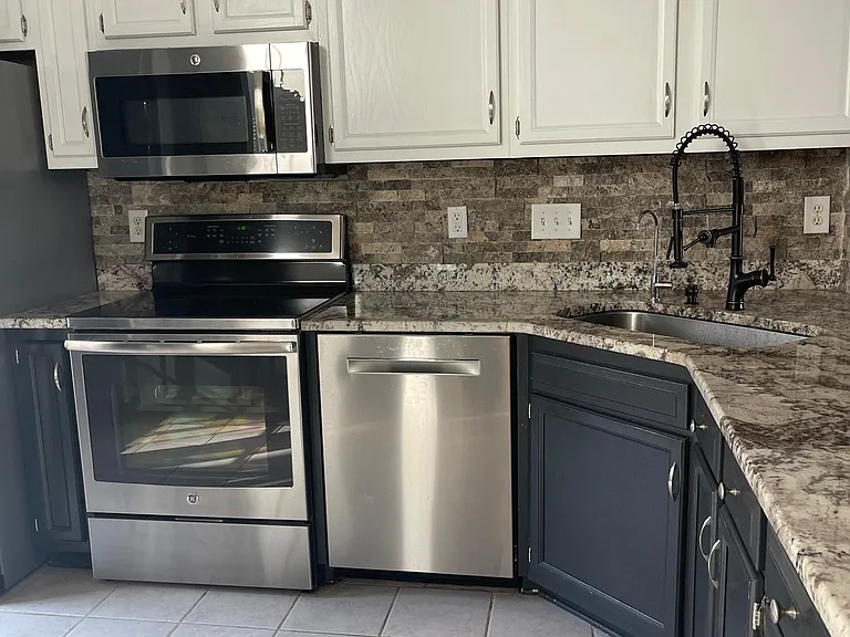 8223 Southgate Commons Dr — Photo 9