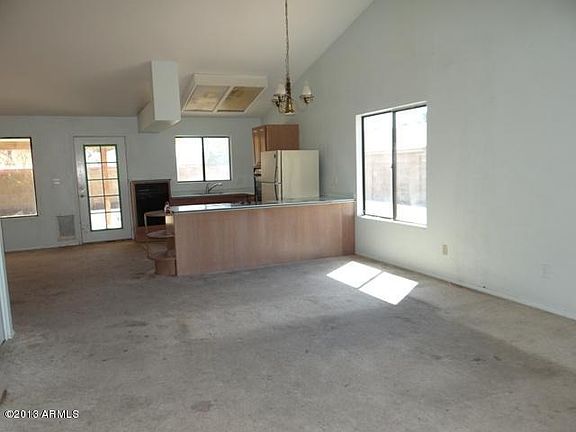 2nd image of 220 N Sunrise Cir