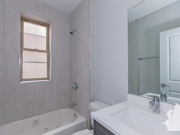 4th image of 3915 N Janssen Ave #1S5