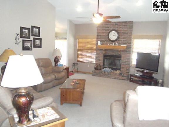 4th image of 46 E Des Moines Ave