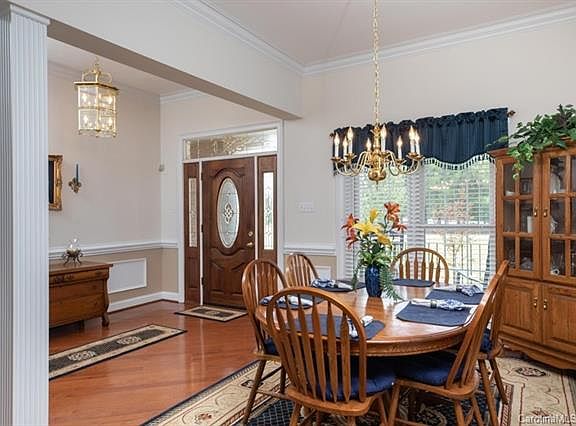 3rd image of 2026 Balmoral Dr