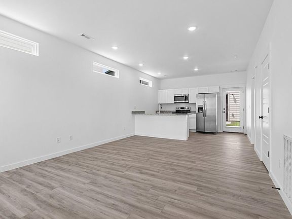 4th image of 1060 Ventnor Ave
