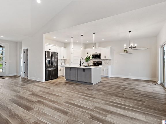 5th image of 342 S 88th St
