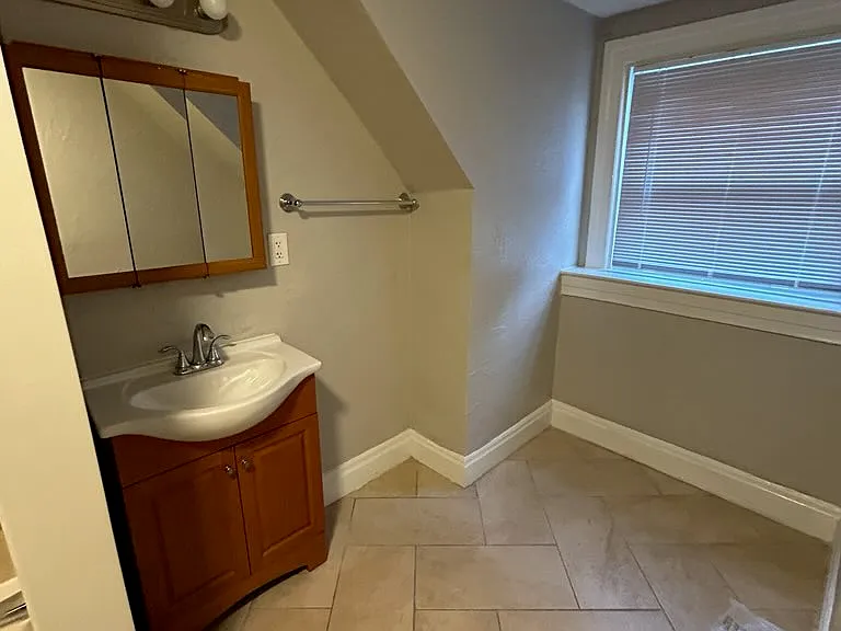 202 Stratford Ave #5 — Photo 9