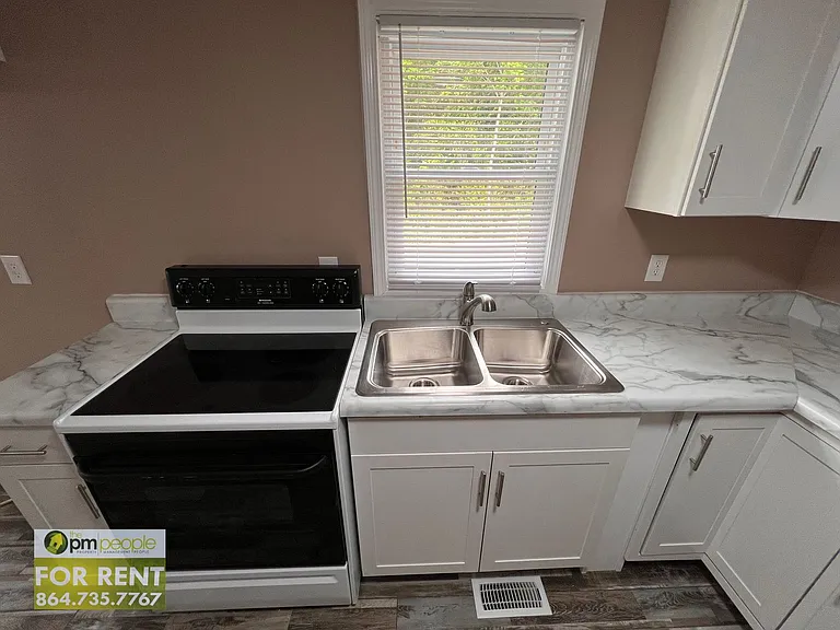 114 Radcliff Dr — Photo 4