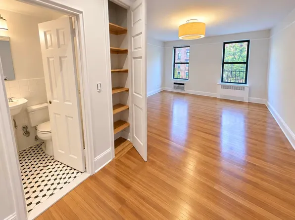 370 East 69th Street image 1 of 2