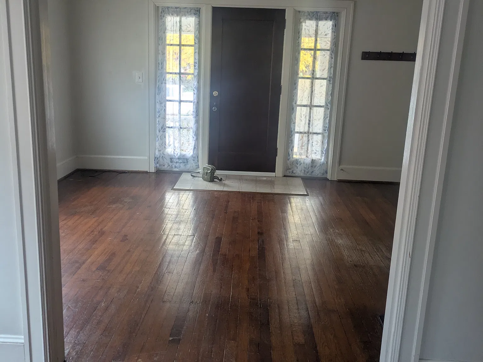 3 bed, 1300 sqft, $1,100 — Photo 1
