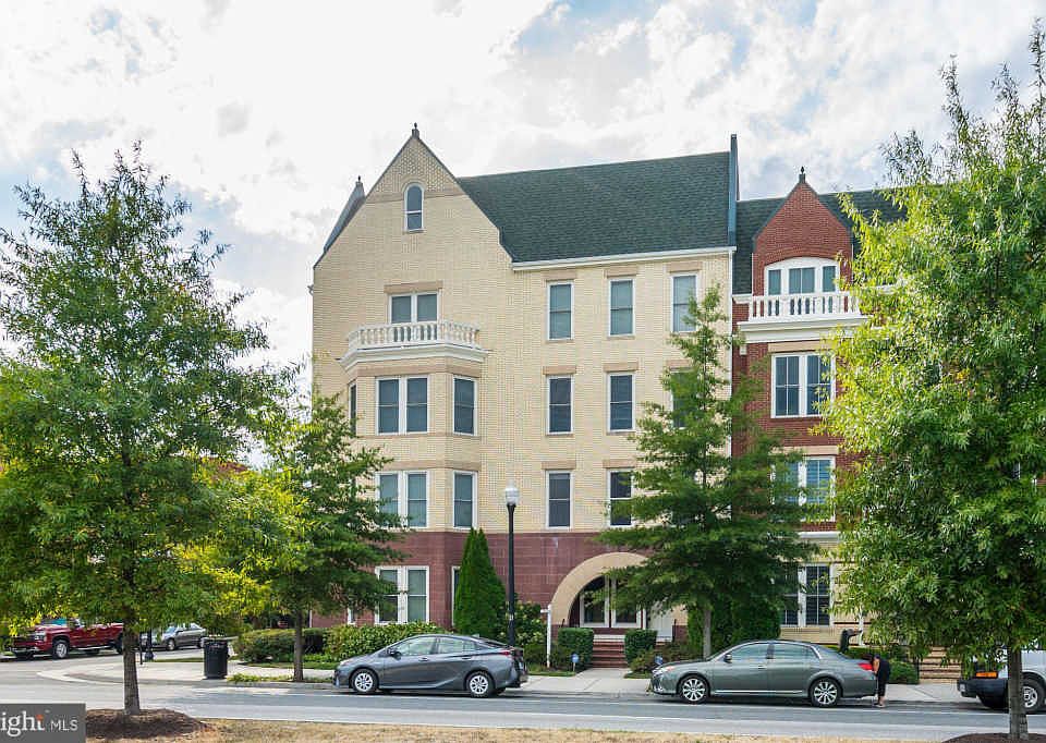 1st image of 2402 Potomac Ave Unit 101