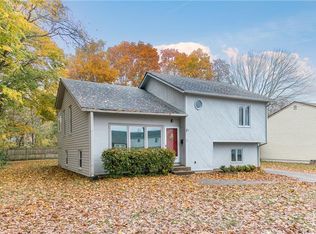 33 Drum Rock Ave, Warwick, RI 02886
