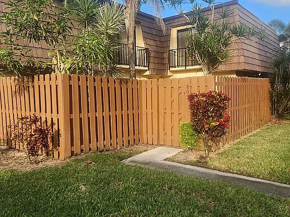 3rd image of 803 Springdale Cir #80C
