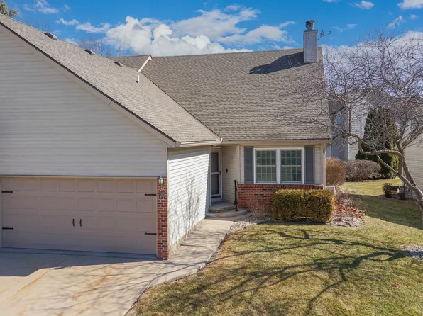 20 Crystal Ct, Bloomington, IL 61704