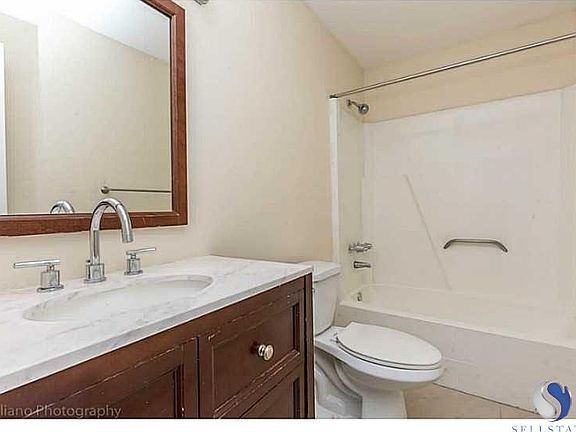 5th image of 7800 SW 7th Ct
