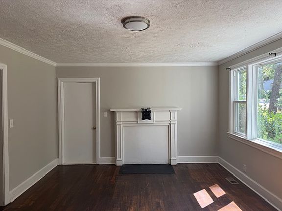 4th image of 340 Potomac Ave