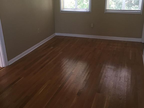 4th image of 418 1/2 E 15th St