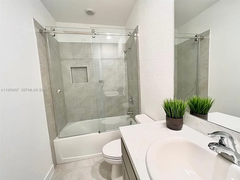 429 NE 12th Ave #0 — Photo 14