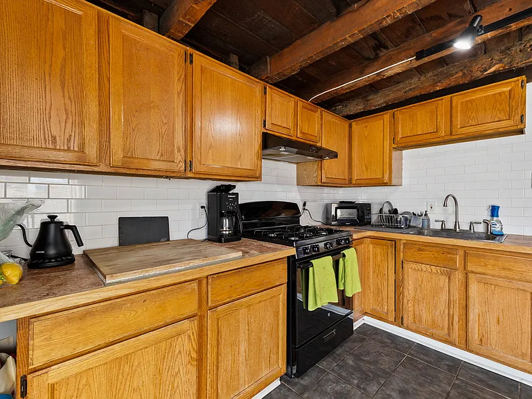 1130 Crease St — Photo 10