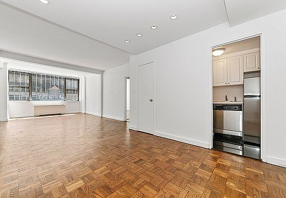 2nd image of 65 W 55th St APT 12G