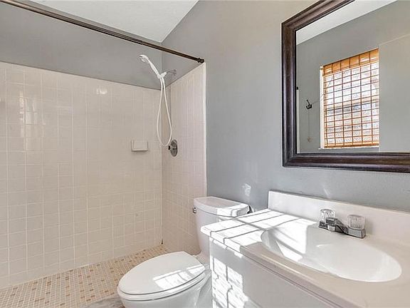 4th image of 1369 Dandelion Dr