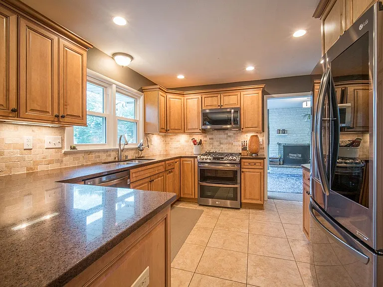 10254 N Sunnycrest Dr — Photo 6