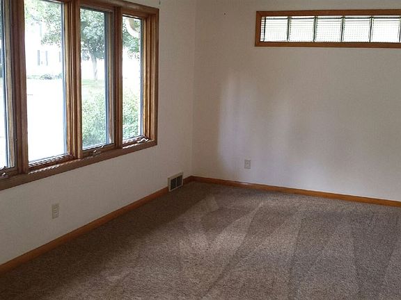 3rd image of 803 W Union Ave