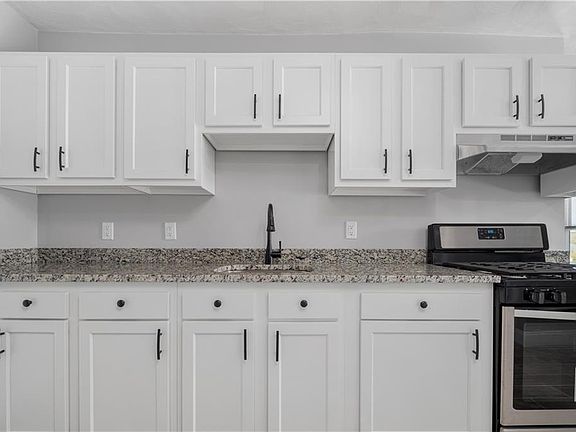 3rd image of 92 Spring St