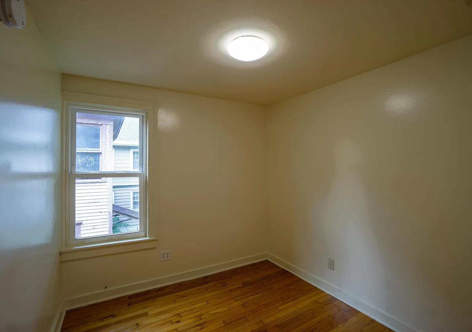 107 Bristol Apt 2 - Available 7/1/27 - Back Upper Deck Overlooking Thornden Park — Photo 4