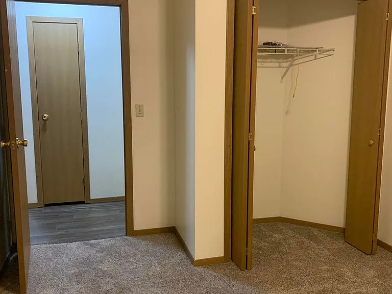 Dakota E & W Apartments — Photo 22