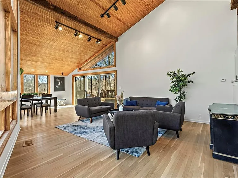 120 Laurel Dr NE — Photo 10