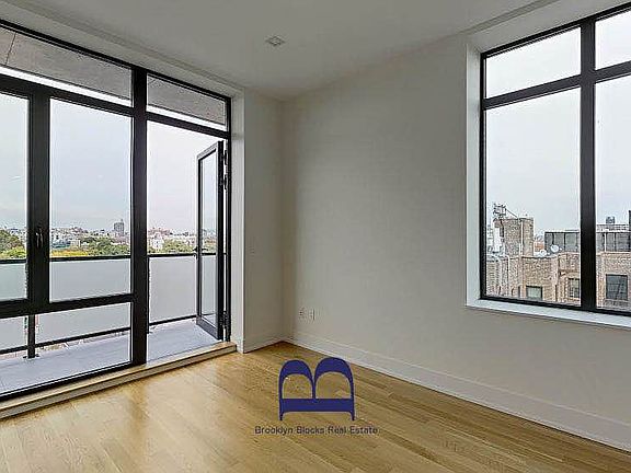 4th image of 235 Hawthorne St #4B