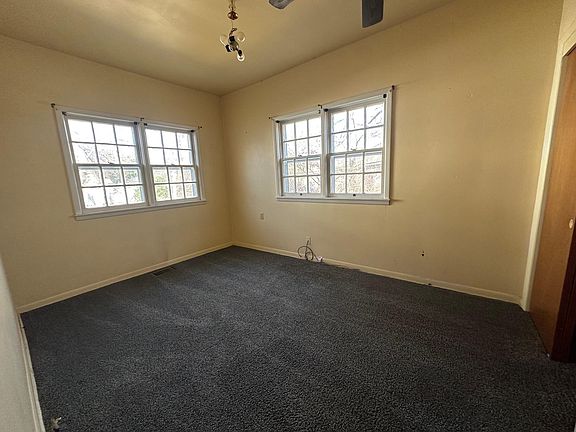 5th image of 324 W Plum St
