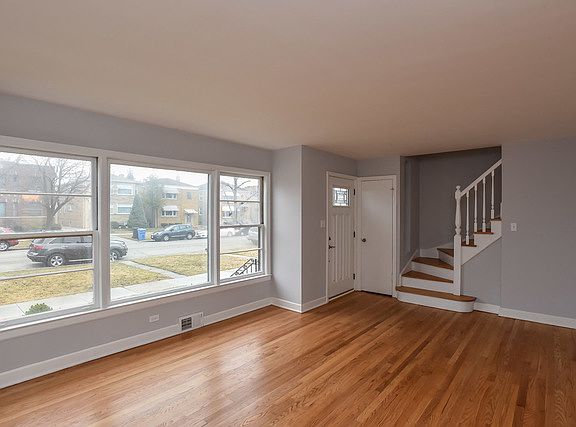 3rd image of 5533 W Sunnyside Ave