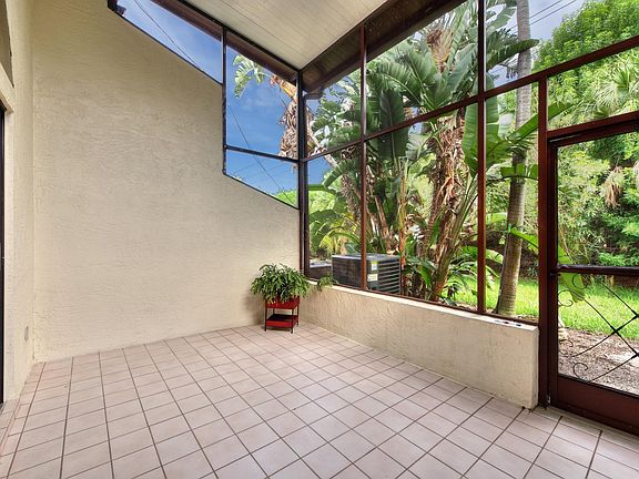 4th image of 1110 Parkside Pl #1110