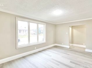 23 Smallwood Dr #1, Toronto, ON M3M1K9