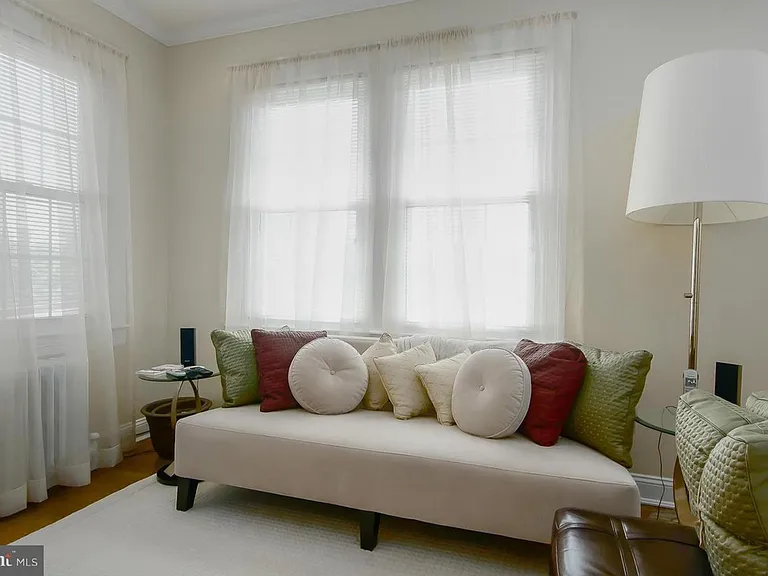 616 Nicholson St NW — Photo 9