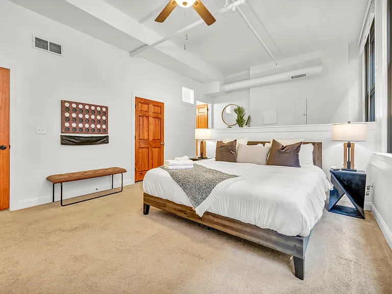 2042 E 4th St #300 — Photo 38