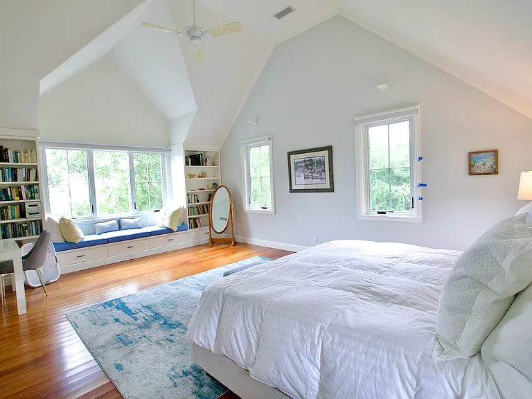 140 W Neck Rd — Photo 13