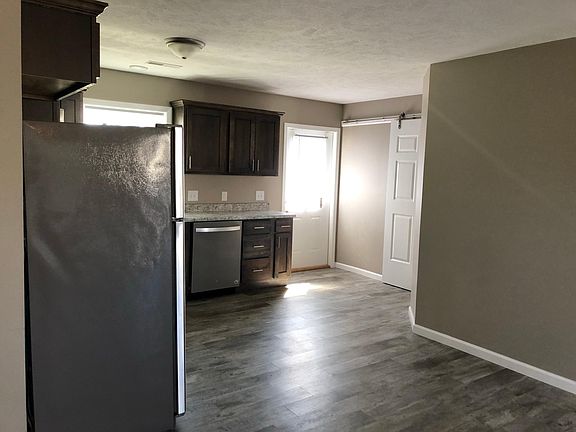 3rd image of 205 Red Howerton St