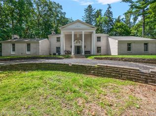 469 Goodhue Rd, Bloomfield Hills, MI 48304