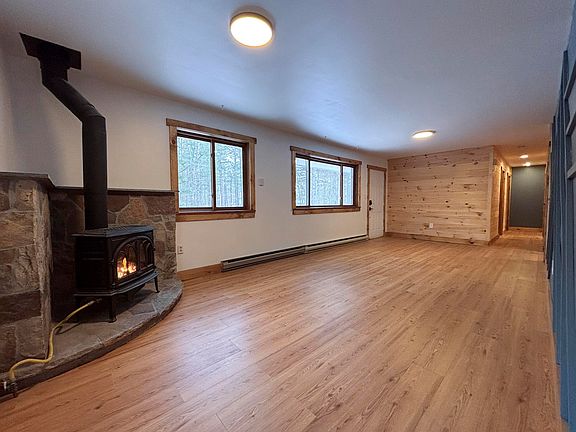 4th image of 55 Dogwood St
