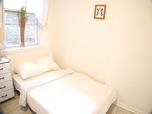 4th image of 252 E 33rd St APT 2R