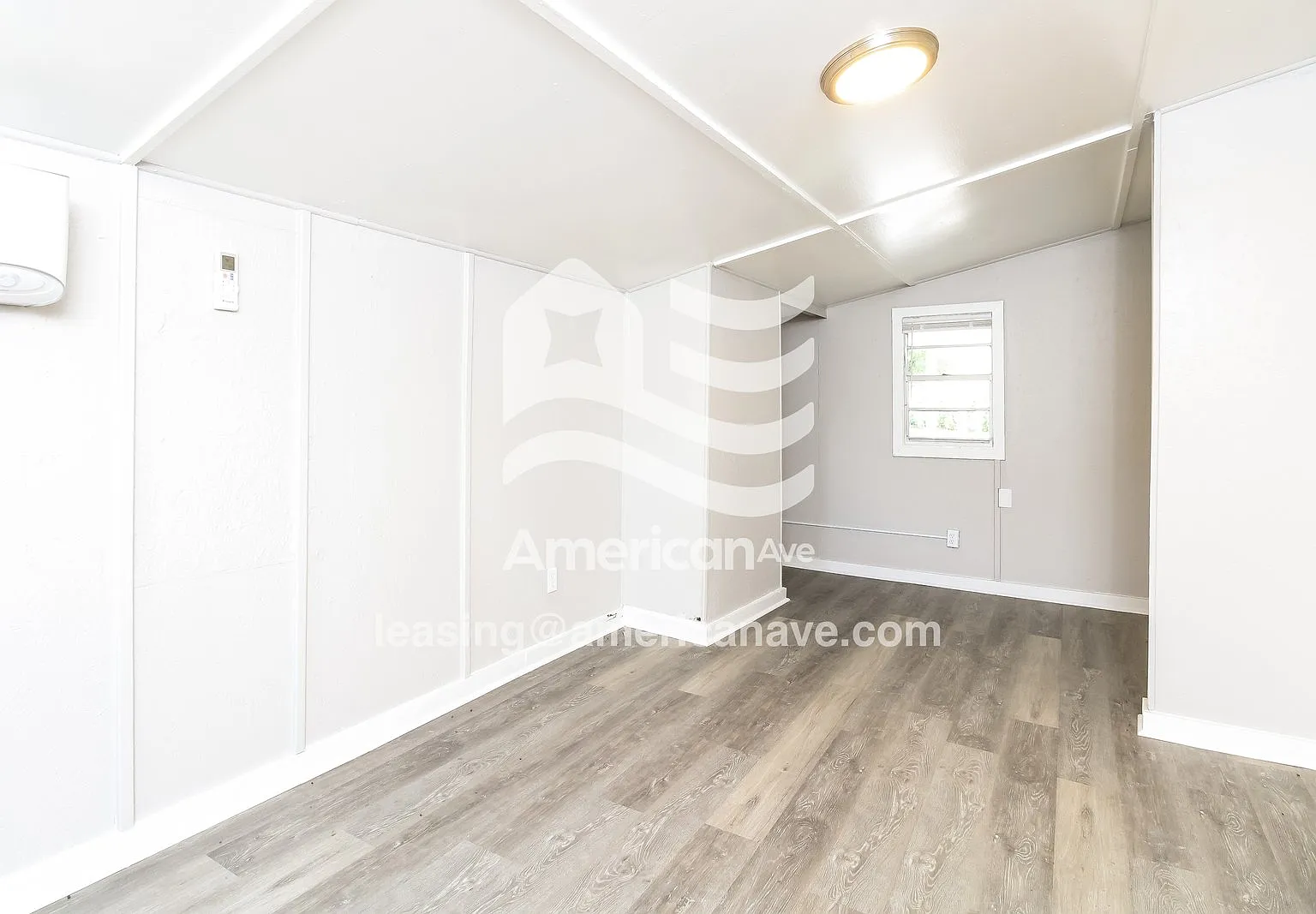 3 bed, 1.0 bath, 1360 sqft, $1,338 — Photo 2