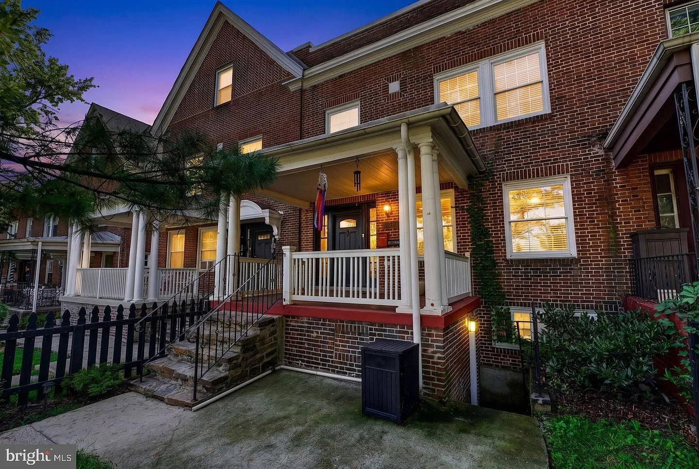 4 bed, 3.5 bath, 2814 sqft, $4,200 — Photo 1