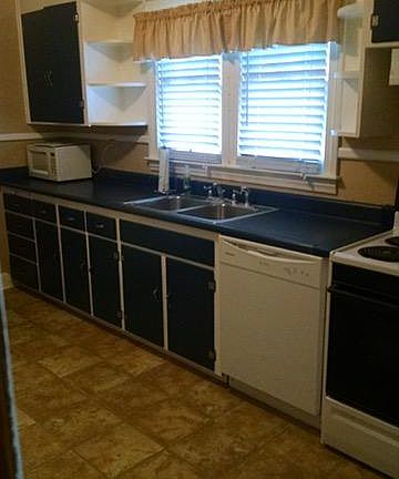 5th image of 1043 Lee St