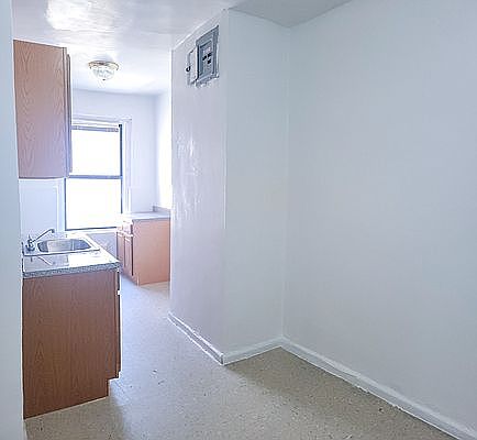 3rd image of 751 Walton Ave #B54