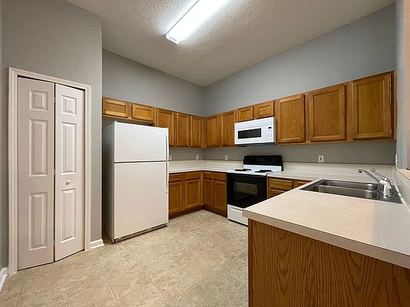 4th image of 6051 Maggies Cir Unit 101